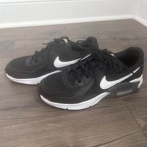 Nike Womens Air Max Excee Black White Running Sneakers Size 7.5 CD5432-003